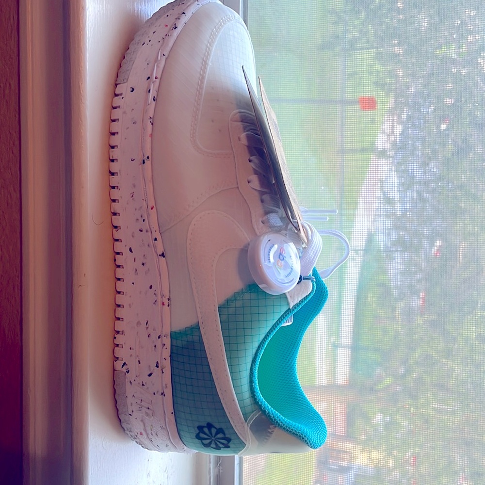 New Nike air max, size ran small, says 11 but more like 9.5 or 10.